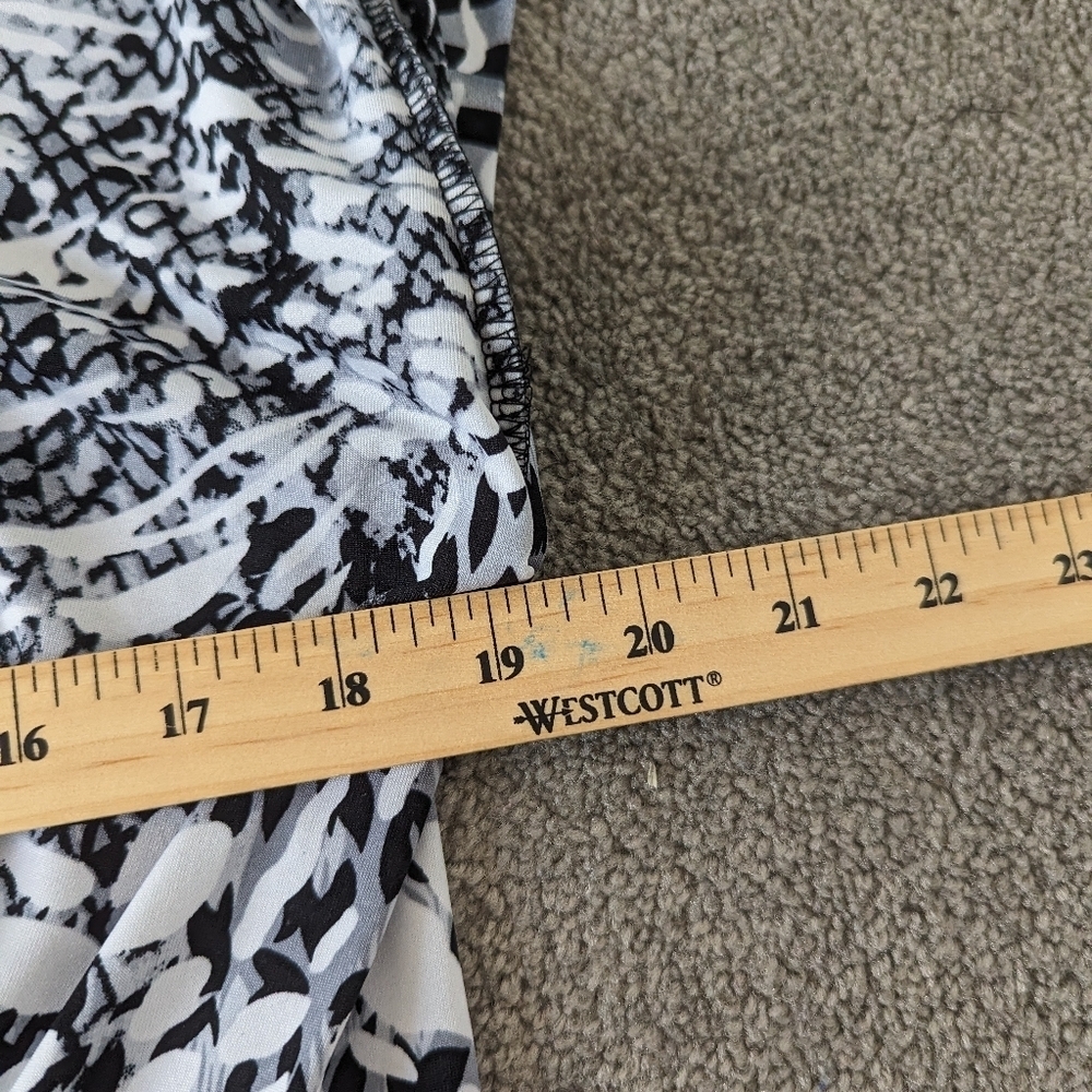 Mandee Abstract Monochrome Print Top with Waist Cinch - Size L Leopard Zebra - Picture 8 of 9